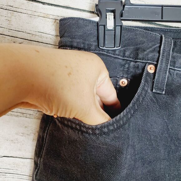 Levi's Women's 27 Black Wash 501 Cut Off Denim Shorts High Rise - Picture 2 of 7